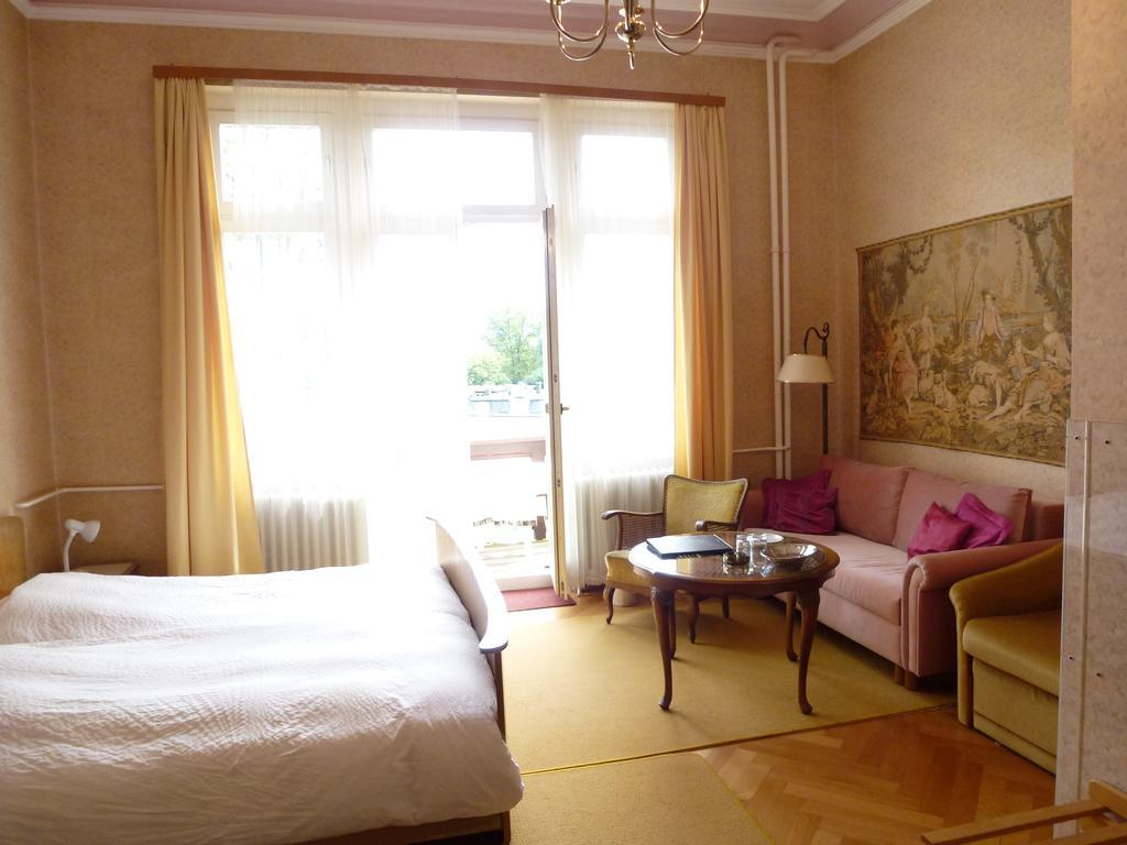 Hotel Tanneck บาเดน-บาเดน ห้อง รูปภาพ