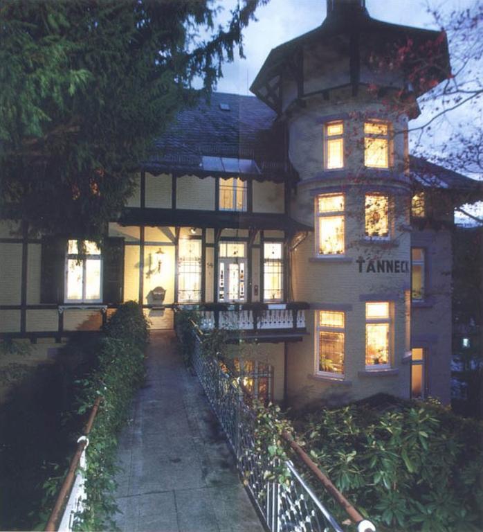 Hotel Tanneck บาเดน-บาเดน ภายนอก รูปภาพ