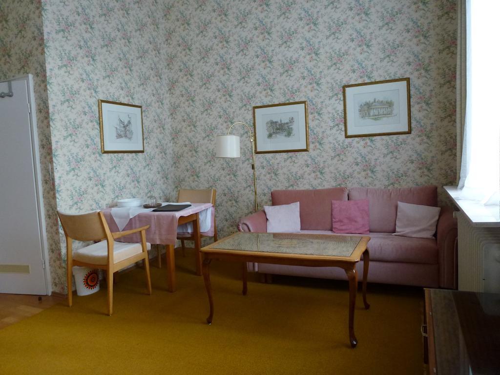 Hotel Tanneck บาเดน-บาเดน ภายนอก รูปภาพ